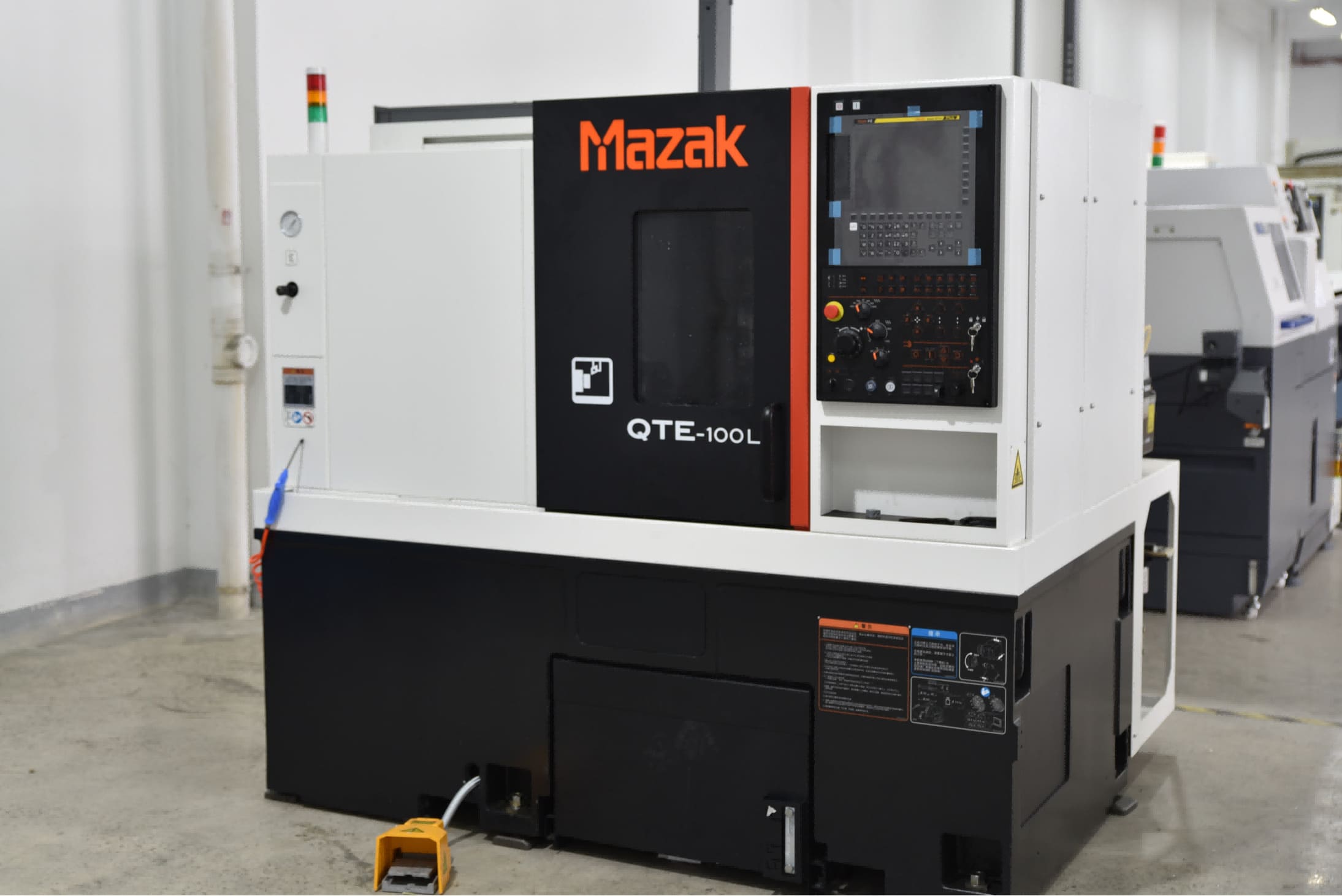 เครื่องกลึง CNC 1