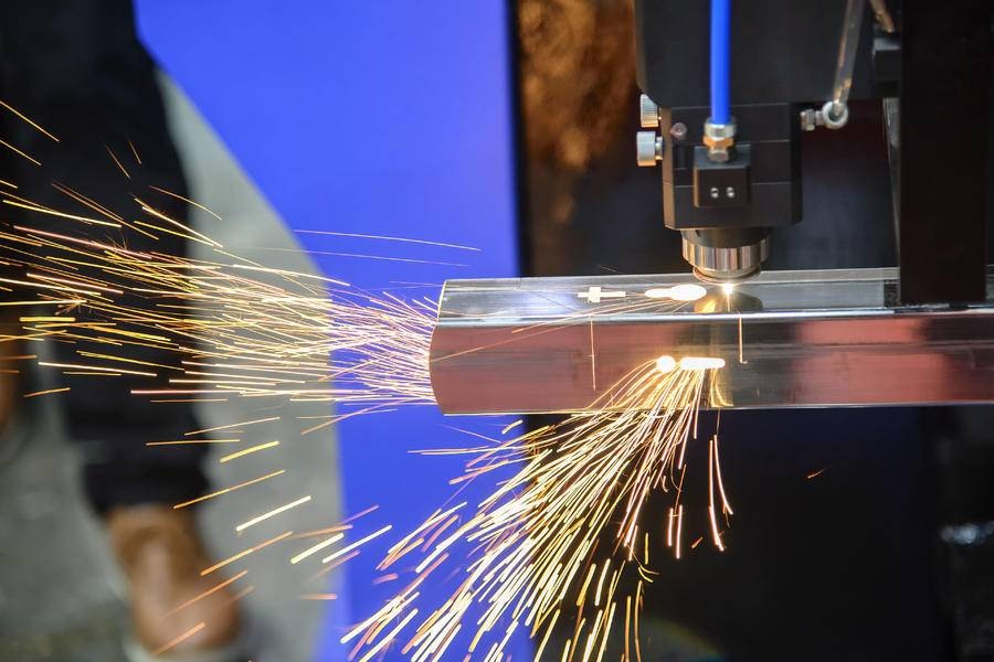 เครื่องตัดเลเซอร์ CNC
