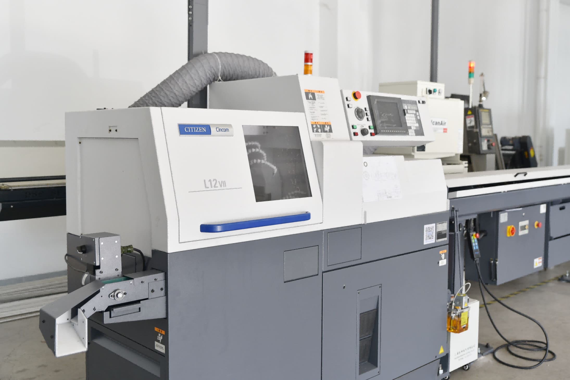 เครื่องกลึง CNC แบบสวิส